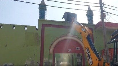 bulldozer runs Madrasa Sambhal