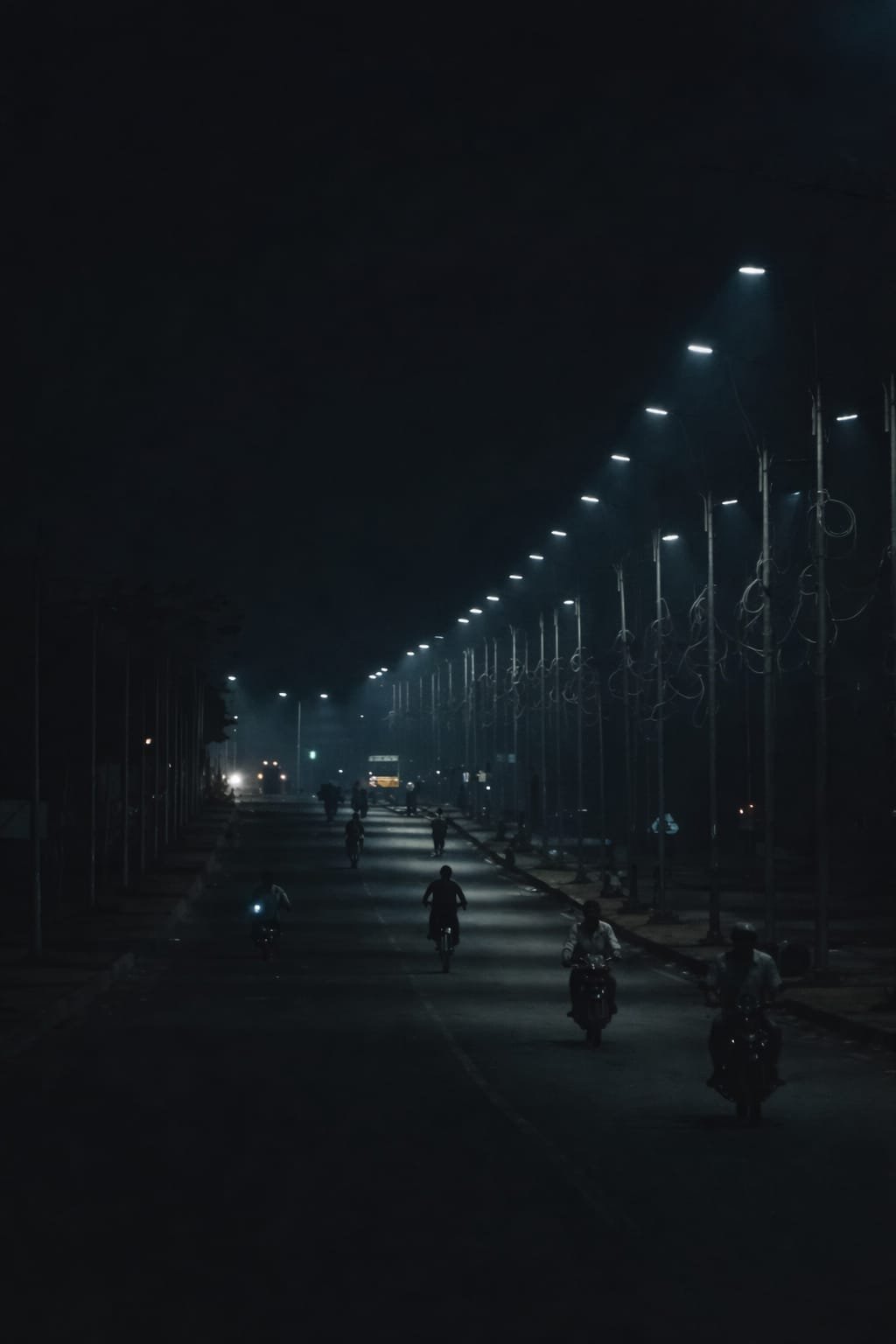 Delhi News: राजधानी में अंधेरा राज! बुराड़ी पुश्ता रोड पर 10 KM तक ब्लैकआउट