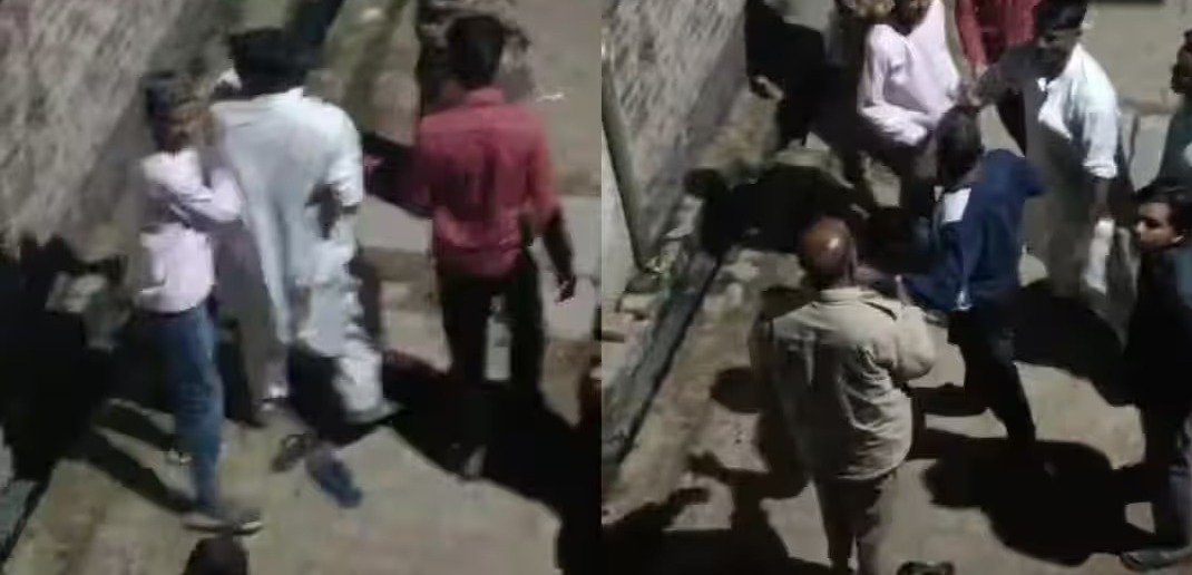 Uttar Pradesh: बस्ती जिला में भगवा झंडा लगाने को लेकर विवाद, 9 नामजद समेत 55 पर केस दर्ज