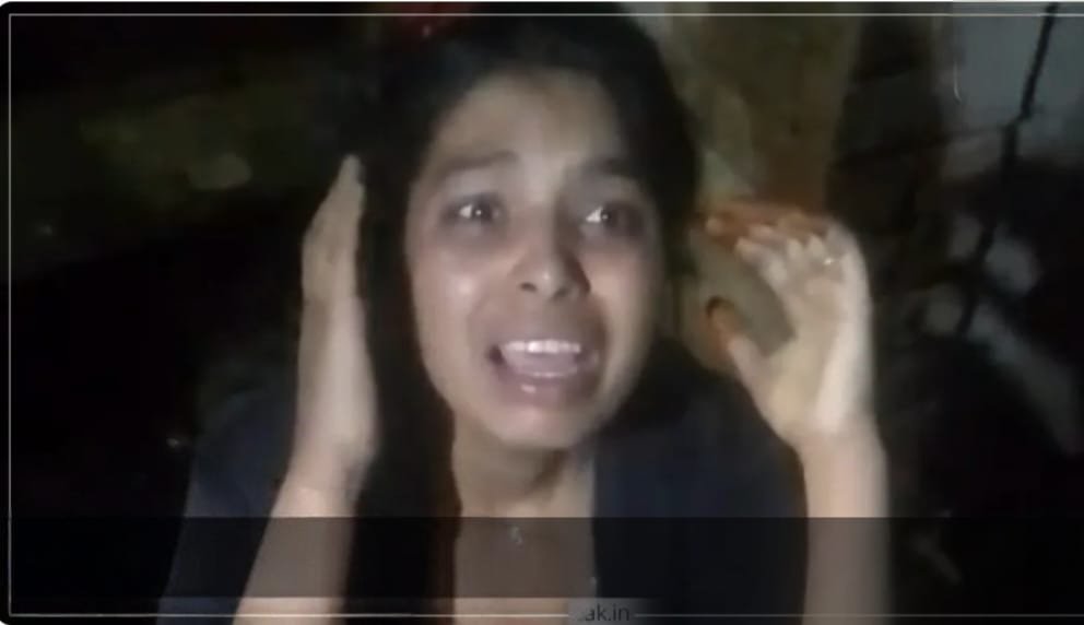 Fatehpur News: मौसा के प्यार में पागल हुई अलविया बानू घर के बाहर घंटों किया हाईवोल्टेज ड्रामा