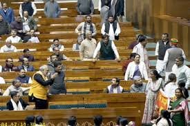 लोकसभा में हंगामे से क्यों बिगड़ी स्थिति