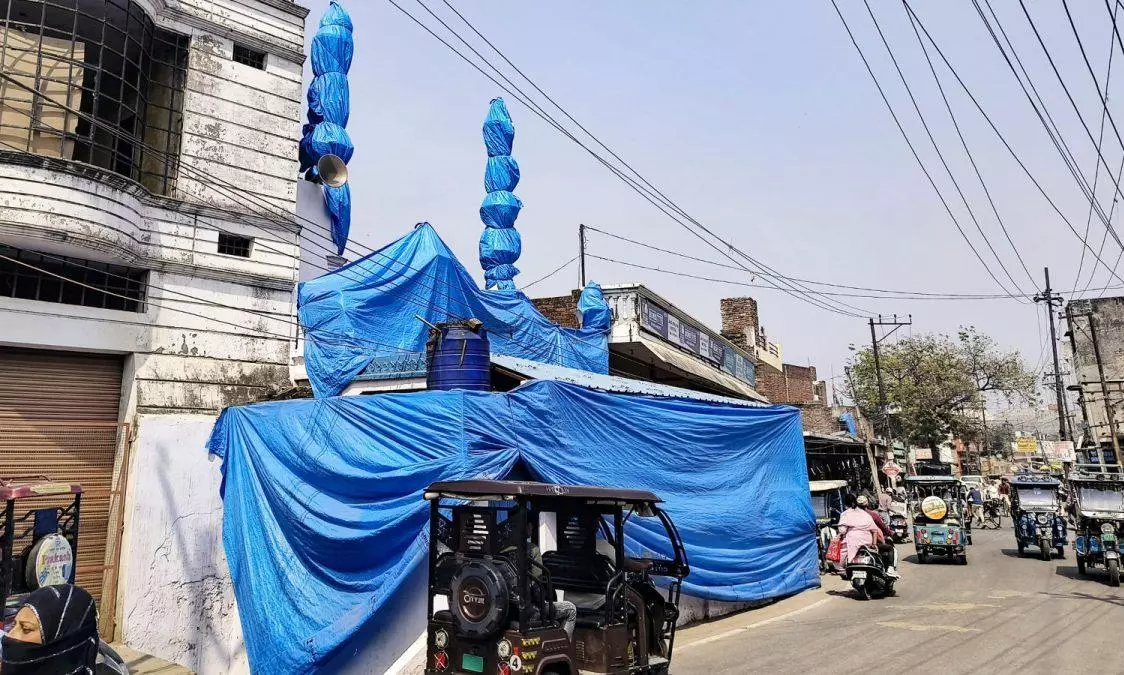 Uttar Pradesh: शाहजहांपुर में जूता मार होली से पहले ढकी गईं मस्जिद मज़ारें क्यों भड़क उठे मुस्लिम