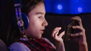 डार्क ऑनलाइन गेम्स कैसे बन रहे हैं बच्चों के लिए मौत का रास्ता