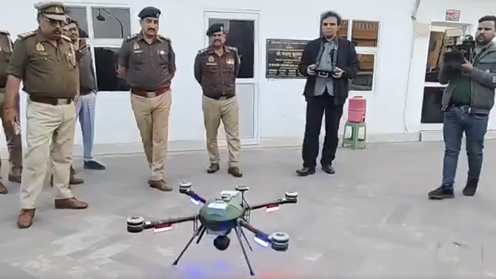 UP Police Action: पतंगबाजों की शामत, अब आसमान से ड्रोन रखेगा नजर!