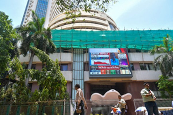 शेयर बाजार हरा, निवेश का मौका