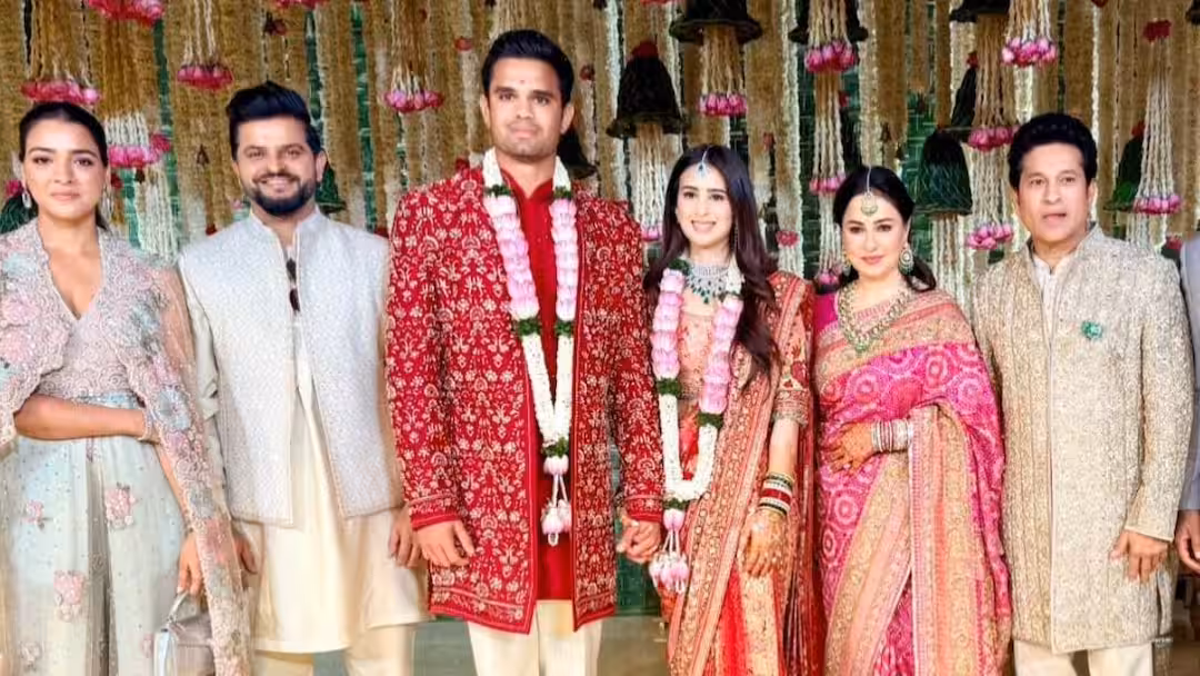Arjun Tendulkar wedding: सचिन तेंदुलकर के बेटे अर्जुन तेंदुलकर ने रचाई शादी, सानिया चंडोक संग लिए सात फेरे