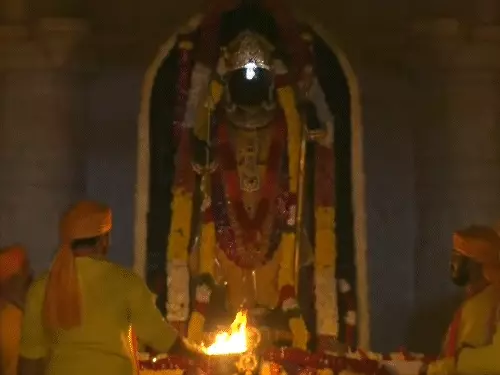 अयोध्या में रामलला का दिव्य सूर्य तिलक
