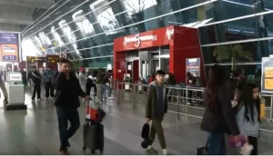 100 से ज्यादा उड़ानें रद्द