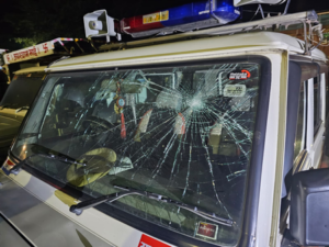 Muzaffarpur News: छापेमारी के दौरान पुलिस और ग्रामीणों की हिंसक झड़प