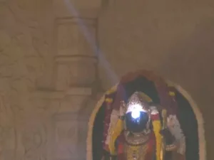 अयोध्या में रामलला का दिव्य सूर्य तिलक
