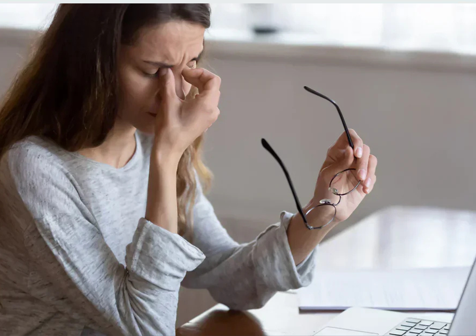 स्क्रीन के बढ़ते इस्तेमाल से आंखों पर खतरा