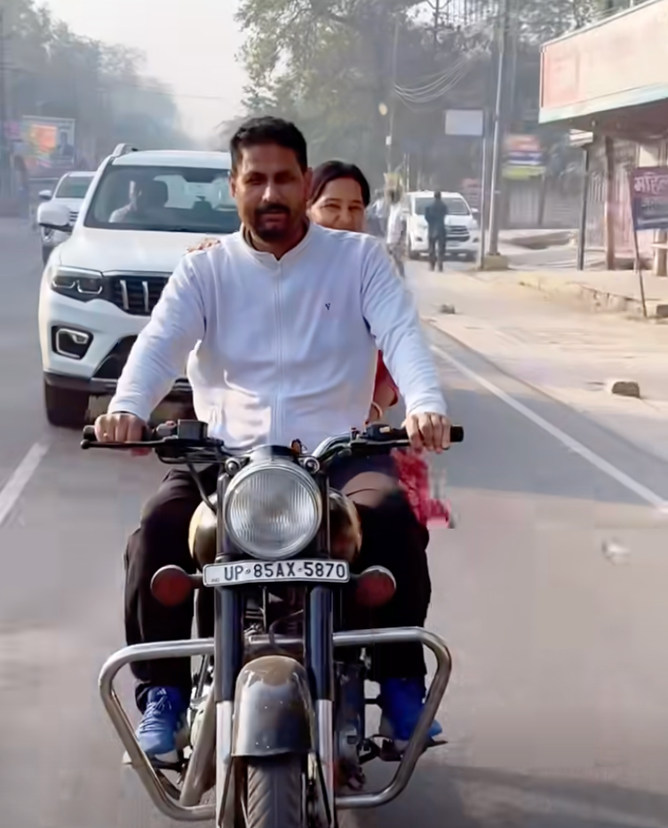 बिना हेलमेट बाइक चलाते दिखे विधायक, वीडियो वायरल