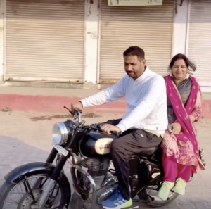 बिना हेलमेट बाइक चलाते दिखे विधायक, वीडियो वायरल