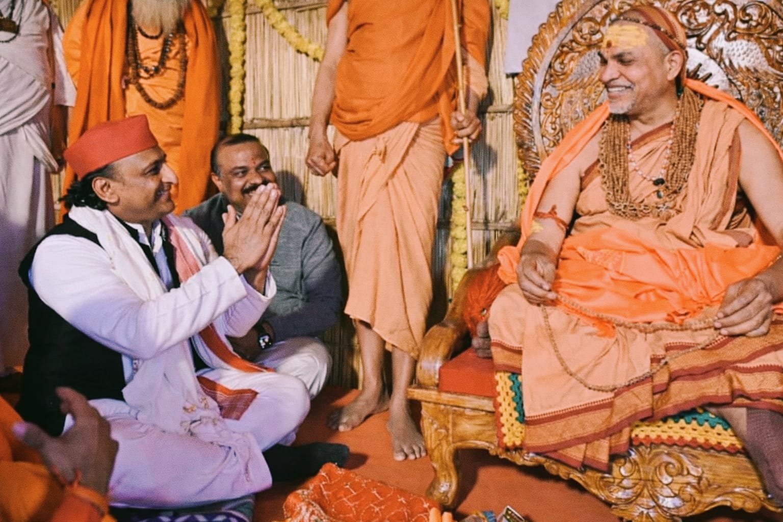 अखिलेश यादव ने स्वामी अविमुक्तेश्वरानंद से मिलकर क्यों लिया आशीर्वाद? जानिए लखनऊ मुलाकात की अंदर की बात