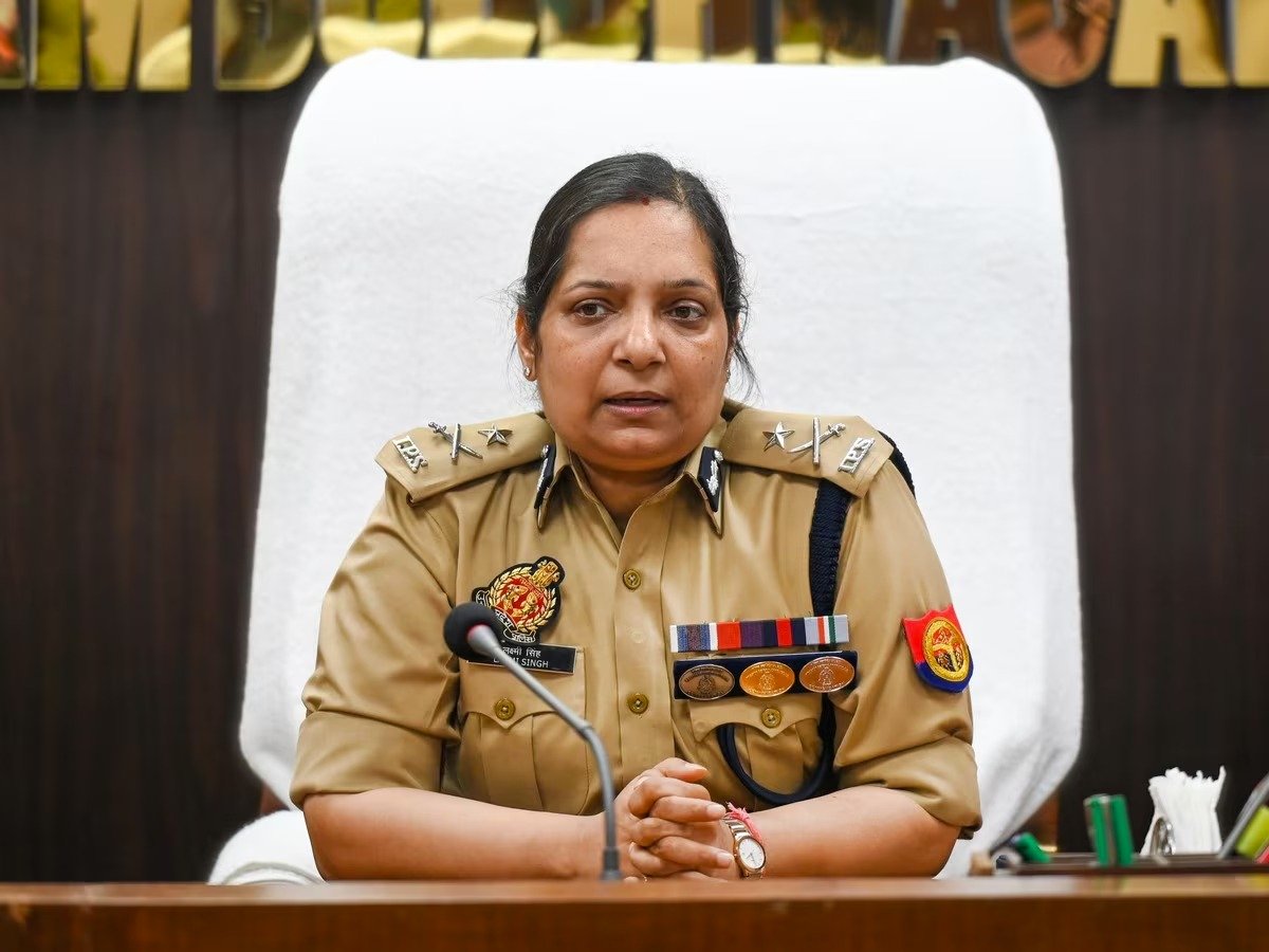 अधिवक्ता को पीटने पर 4 पुलिसकर्मी सस्पेंड नोएडा में