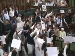 ईरान समर्थन प्रदर्शन से गूंजा जम्मू-कश्मीर विधानसभा