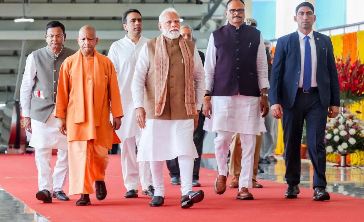 नोएडा पहुंचे पीएम मोदी जेवर एयरपोर्ट का सपना अब हकीकत बस कुछ ही देर में होगा ऐतिहासिक उद्घाटन