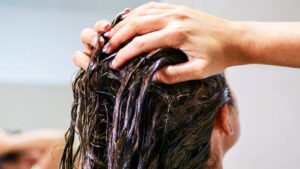 Hair Care Tips: गर्मियों में बालों की देखभाल