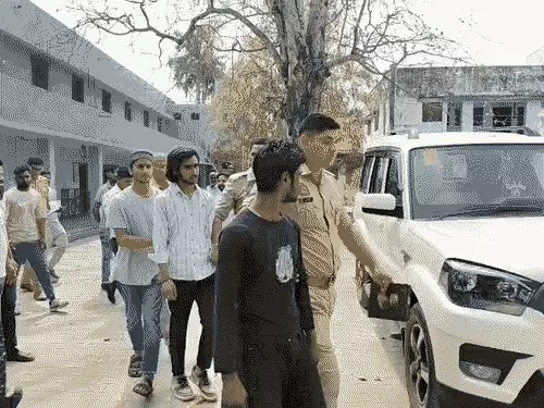 छात्रा पर निकाह और धर्म परिवर्तन का दबाव