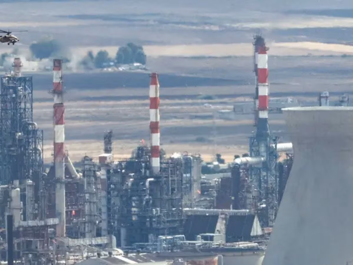 हाइफा रिफाइनरी पर तबाही का वार