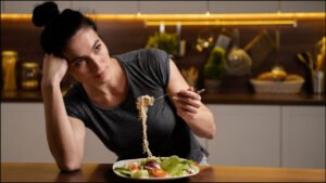 आधी रात को भूख लगने का क्या है असली कारण