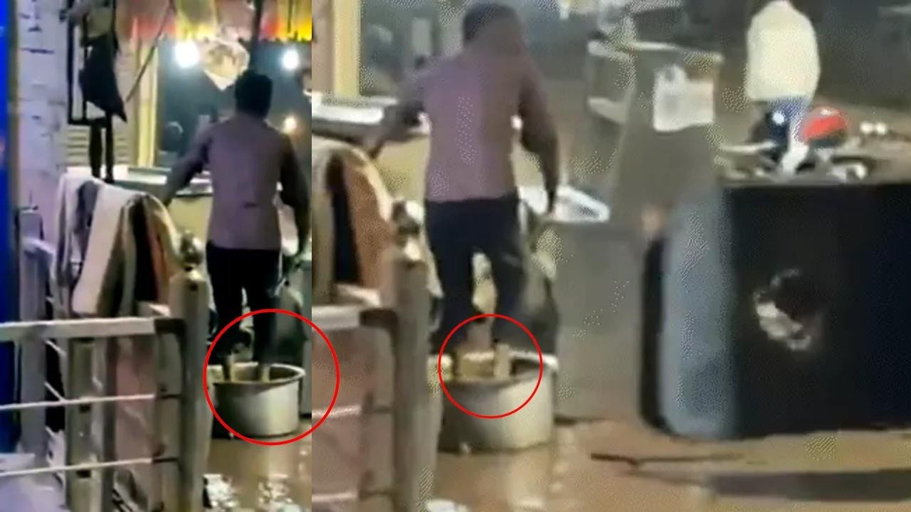 गाजियाबाद में चप्पल पहनकर युवक ने धोए आलू