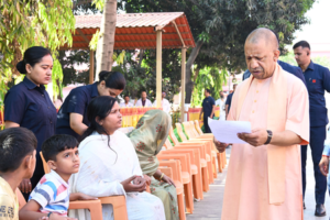 गोरखनाथ मंदिर में मुख्यमंत्री का जनता दर्शन