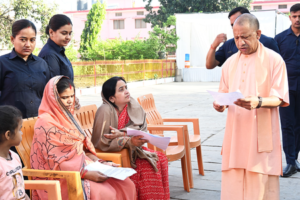 गोरखनाथ मंदिर में मुख्यमंत्री का जनता दर्शन