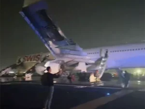 टेकऑफ में फ्लाइट में मचा हड़कंप