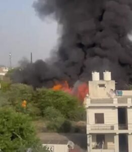 Neemrana Scrap Fire: नीमराना कबाड़ गोदाम में भीषण अग्निकां