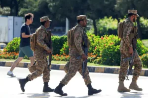 होर्मुज में बढ़ा संकट