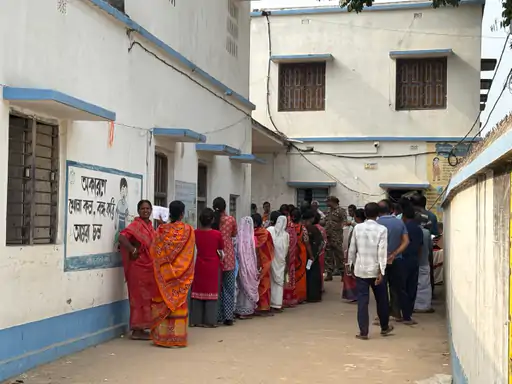 पश्चिम बंगाल और तमिलनाडु में मतदान शुरू