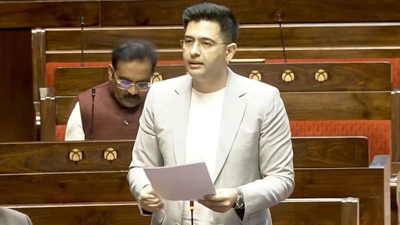 राघव चड्ढा को राज्यसभा में उप नेता के पद से हटाया