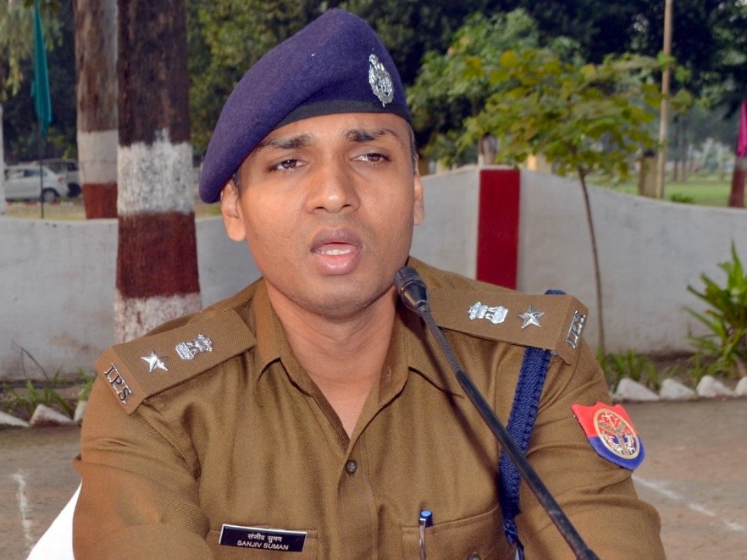 77 पुलिसकर्मियों को तत्काल प्रभाव से पुलिस लाइन भेजा