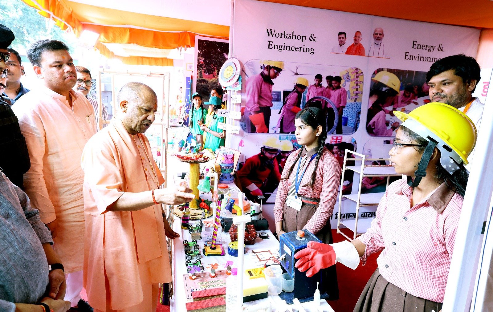 काशी से CM योगी 'स्कूल चलो' अभियान की करी शुरुआत