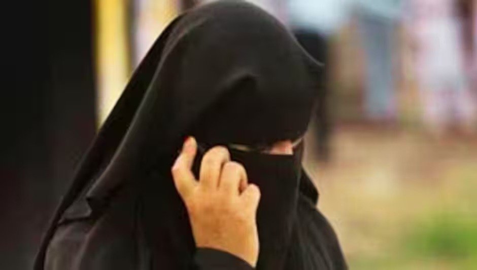 Delhi News: मेहंदी के बहाने घर में घुसी बुर्के वाली महिला, चाबी उड़ा लाखों पर किया हाथ साफ