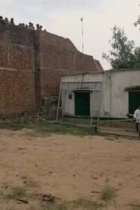 मस्जिद की मीनार गिरी, गांव में बढ़ा तनाव