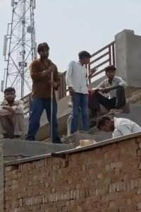 मस्जिद की मीनार गिरी, गांव में बढ़ा तनाव