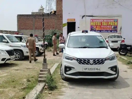 आगरा में हथौड़े से बॉयफ्रेंड की हत्या
