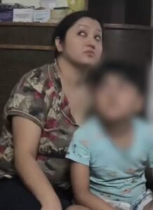 पिता ने बेटियों को मारा