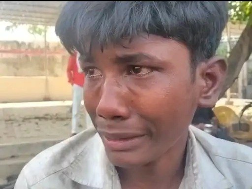 गन्ने का जूस बेचते किशोर को दरोगा ने जड़ा थप्पड़