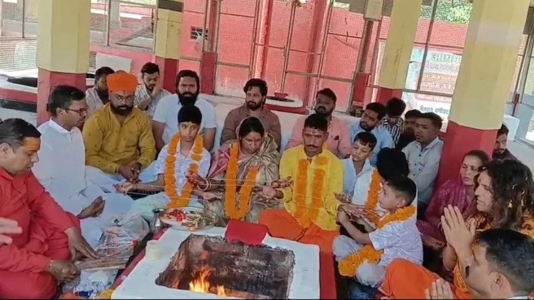 UP Muslim Family Converts to Hinduism