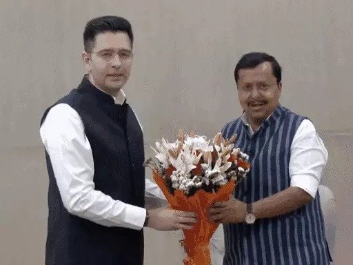 7 सांसदों ने छोड़ी AAP