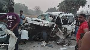 यूपी के मऊ में भीषण सड़क हादसा, पांच लोगों की मौत