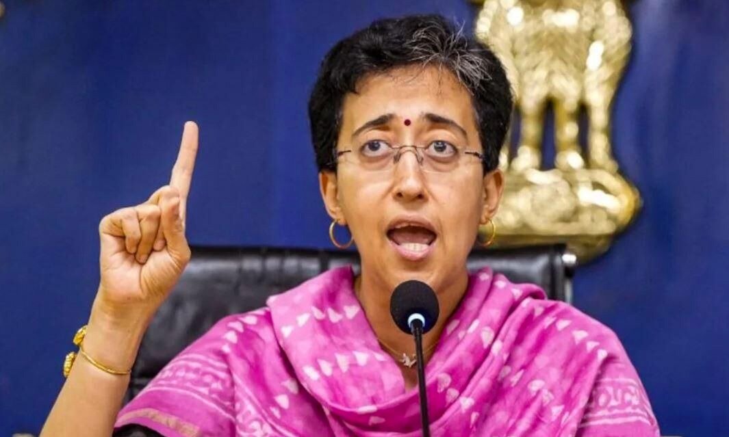 आतिशी का तंज