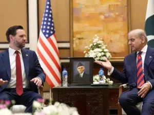 होर्मुज नाकाबंदी के बीच चीनी टैंकर ने तोड़ी बंदिशें