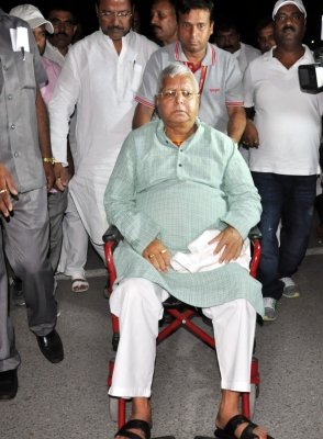 लैंड फॉर जॉब मामले में सुप्रीम कोर्ट का सख्त रुख