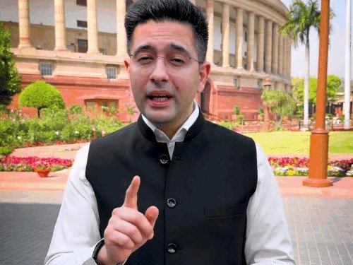 New Delhi: आम आदमी पार्टी में घमासान तेज, राघव चड्ढा को क्यों धोखेबाज बता रहे नेता?