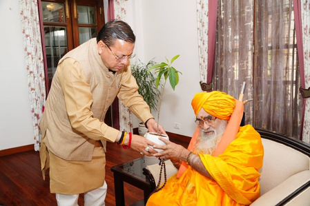 Uttarakhand News: मुख्यमंत्री धामी से मिले केदारनाथ धाम के रावल, तीर्थयात्रियों के बारे में हुई ये चर्चा...