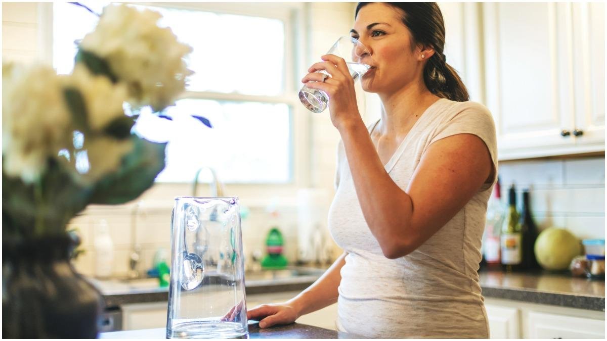 गर्मी में कितना पानी पिएं, जानें सही मात्रा